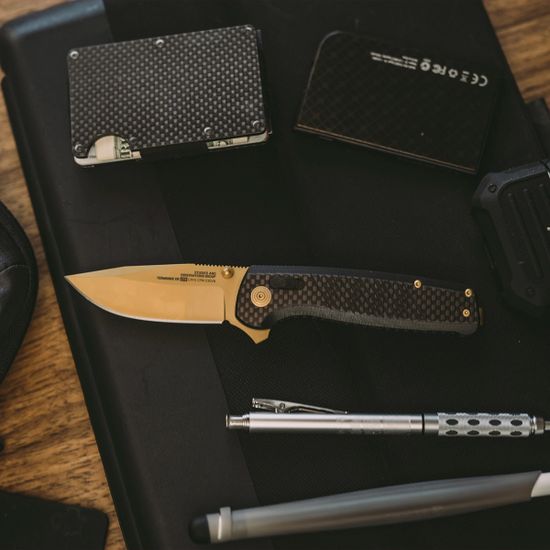 Складной нож SOG, TM1033Terminus XR LTE Carbone Gold c клинком из стали CPM-S35VN, рукоять карбон