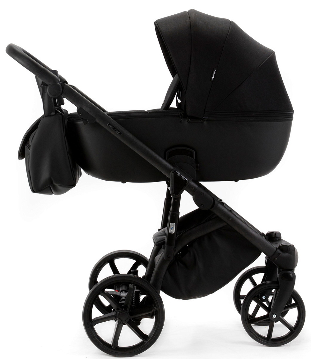 Детская коляска Adamex Nola Natura 3 в 1 N-11-CARBON (ЧЕРН + ЧЕРН. КОЖА)