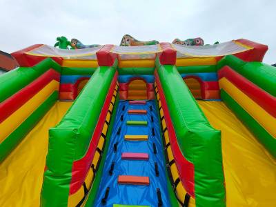 Коммерческий надувной батут «Дружная компания», 8*6*5 м