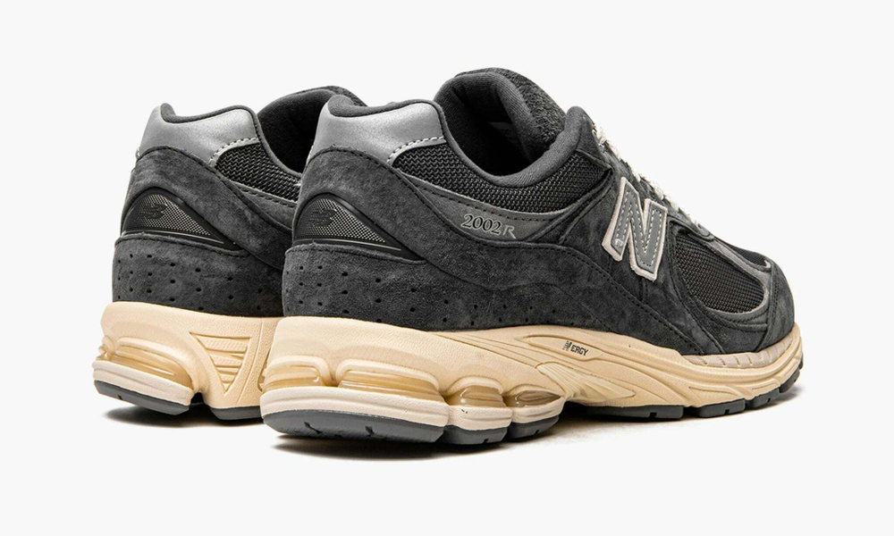 2002R "Black Dark Grey"