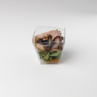 Салат с уткой, вяленой свеклой и карамелизированным пеканом 16 шт