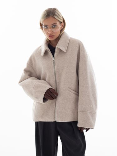 Бежевая шерстяная куртка на молнии