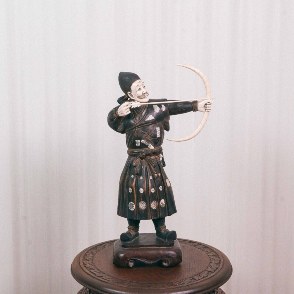 Скульптура "Японский лучник — Юмихики"