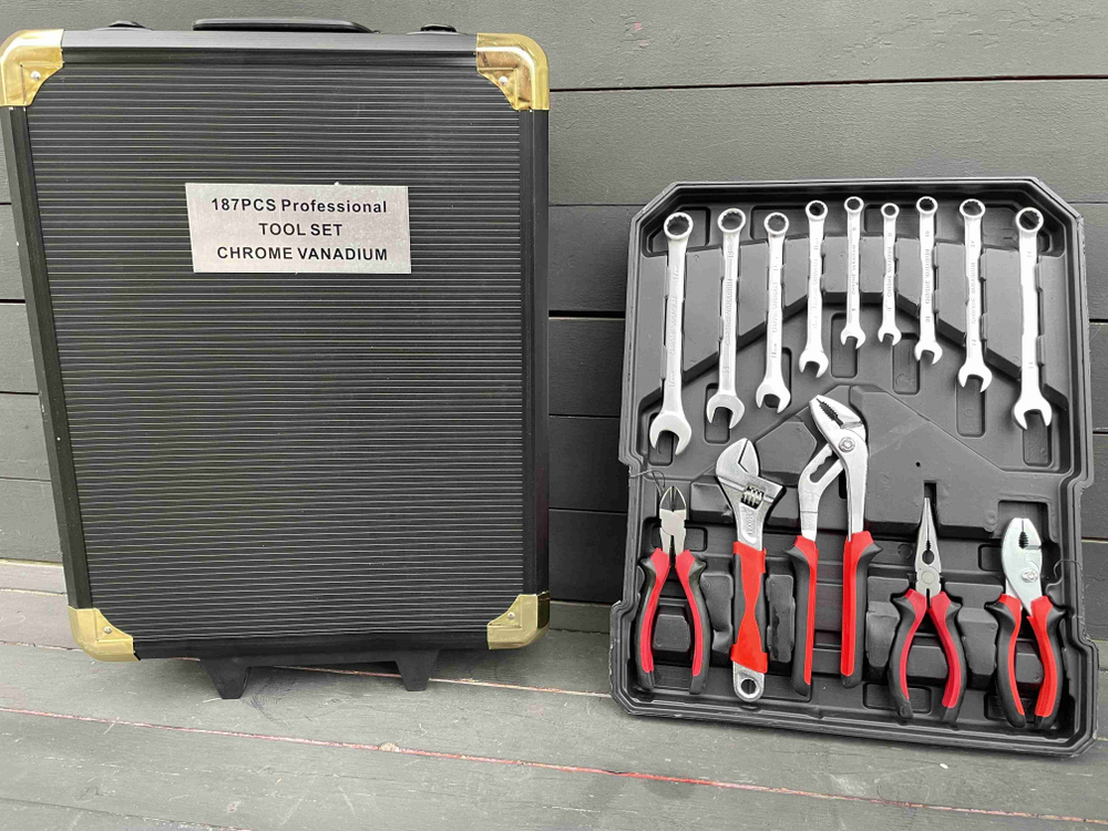 Набор инструментов для авто, 187 предметов (в чемодане на колесах)