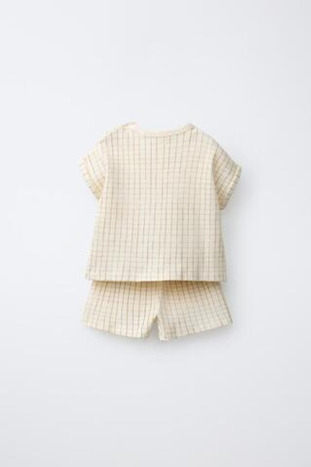 ZARA КОМПЛЕКТ ИЗ ФУТБОЛКИ И ШОРТОВ В КЛЕТКУ, ЭКРЮ