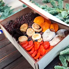 Подарок-бокс из сухофруктов и орехов «Сказка»