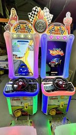 Детский двойной автомат с видеоиграми «Автогонка»