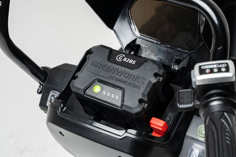 Аккумуляторная самоходная садовая тележка Greenwork 82GC, 82v, 106 л, (7400607), без АКБ и ЗУ