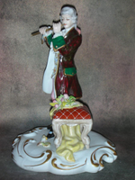 Статуэтка. Фарфор. Лорд играющий на флейте. Capodimonte. Италия