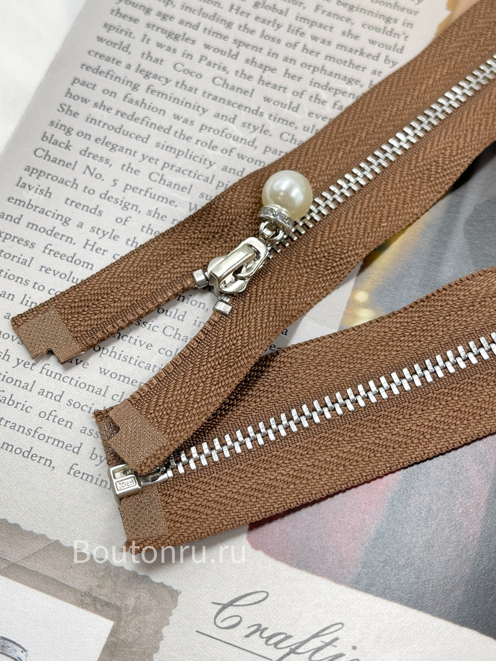 Молния коричневая серебро жемчуг