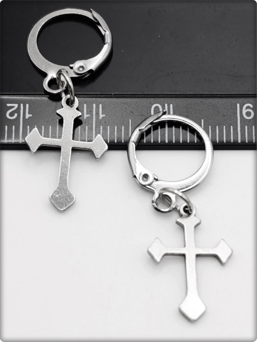 Серьги кольца "Крестики" стальные для пирсинга ушей.