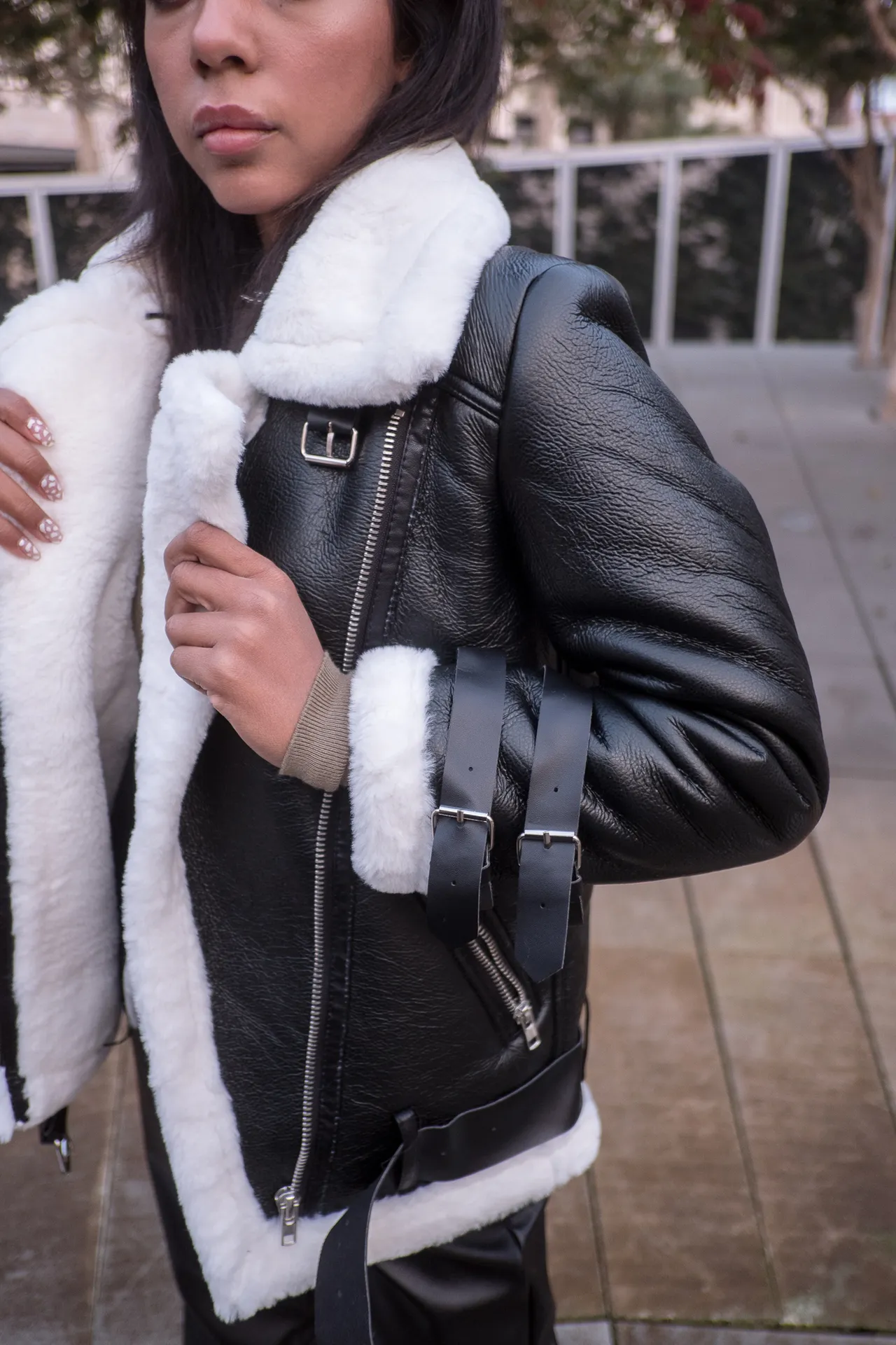 Черная дубленка с белым мехом женская Nadya