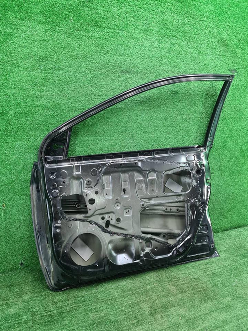 Дверь передняя правая Toyota Corolla E160 (13-19)