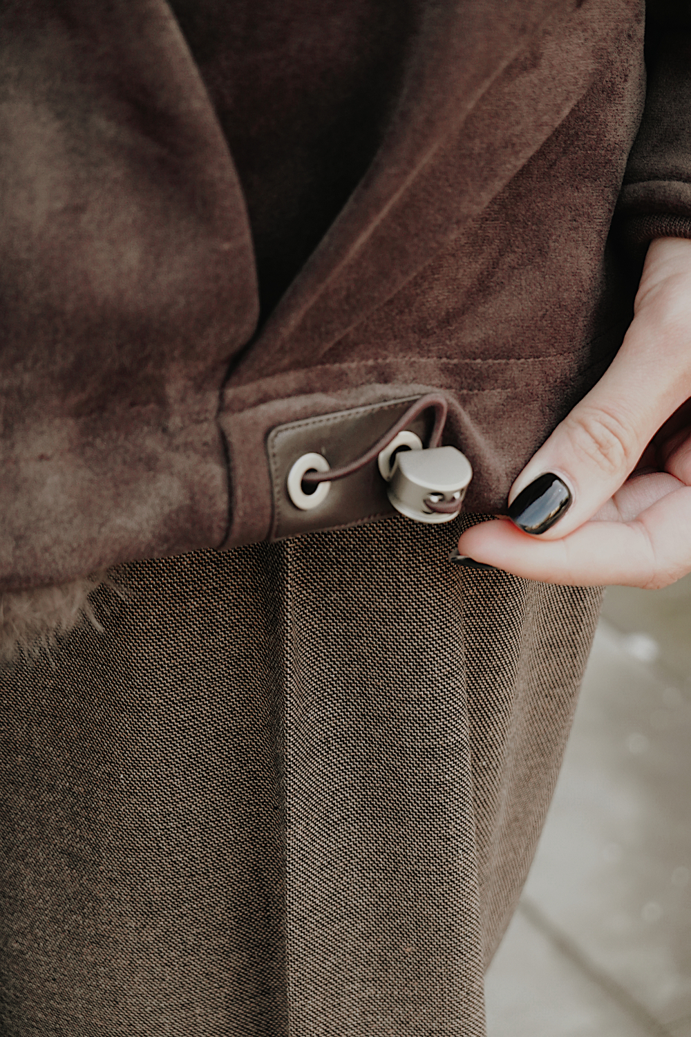 Пуховик из экозамши с пуховым наполнителем