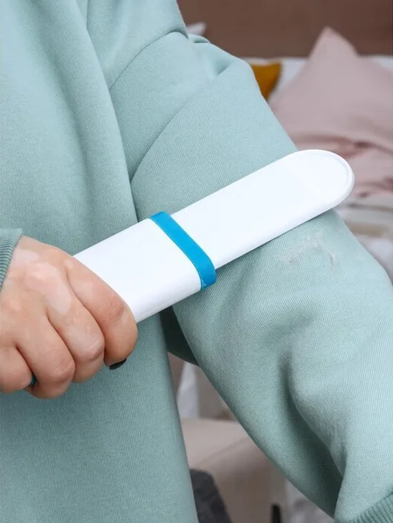 Щётка для удаления шерсти и волос с одежды и мебели, 13,5×6×3 см, цвет синий