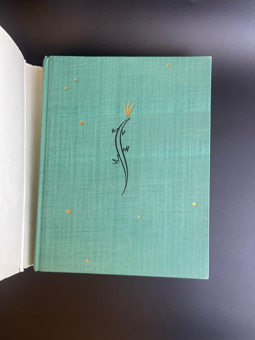Книга П. Бажов Малахитовая шкатулка в обложке. 1961 год СССР Госиздат. иллюстрации художника О. Коровина. 450 страниц. Крупный формат.. Редкость