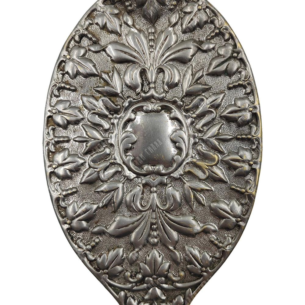 Ручное зеркало. Чеканка, посеребрение, металлический сплав, зеркало. До 1917 г.