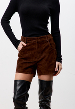 Шорты из натуральной замши