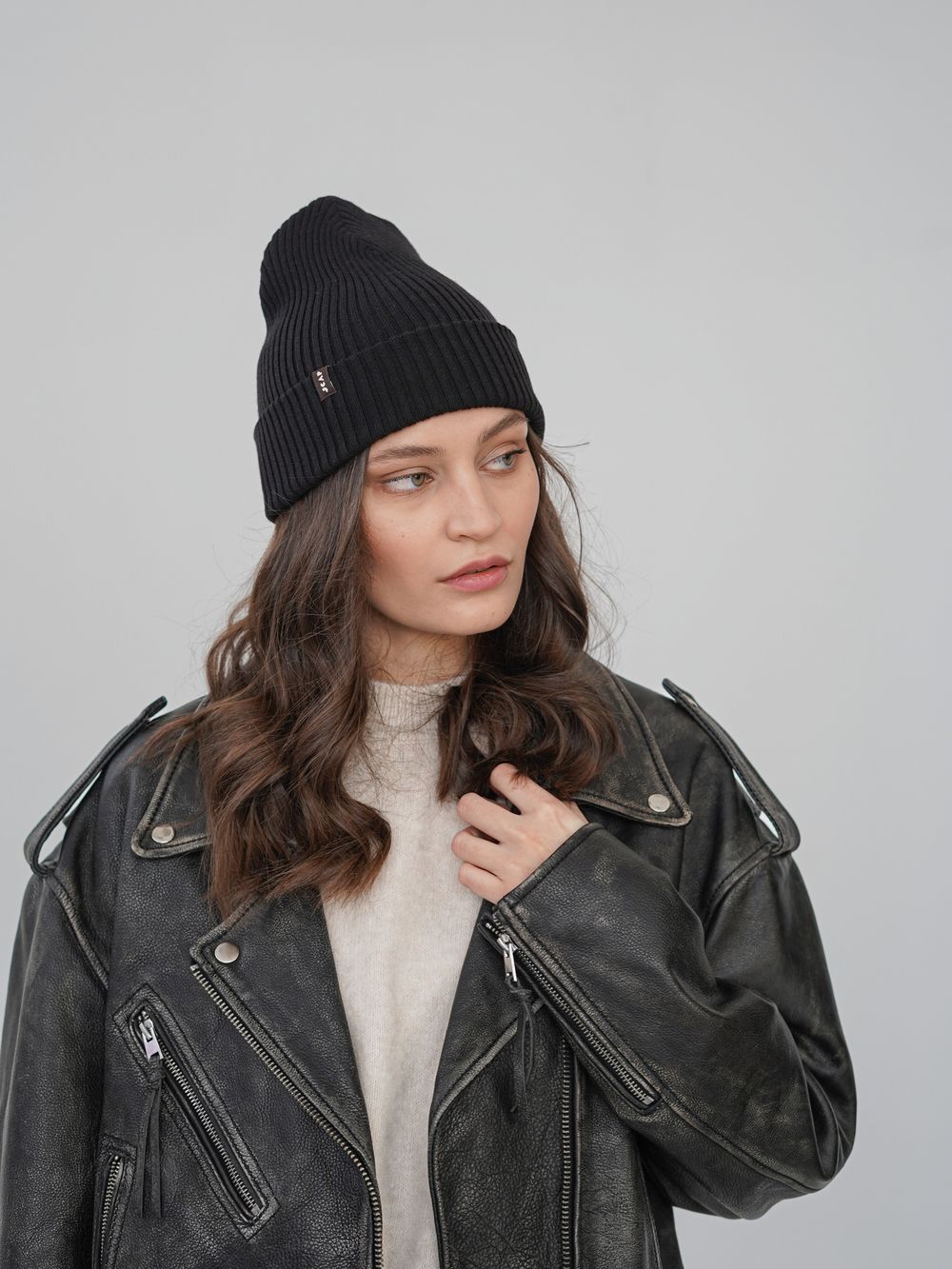 Шапка вязаная весенняя/осенняя МУЛА (ЧЕРНЫЙ)