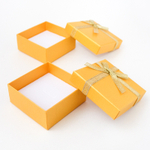 Картонный футляр с бантиком «Конфетти» под подвеску