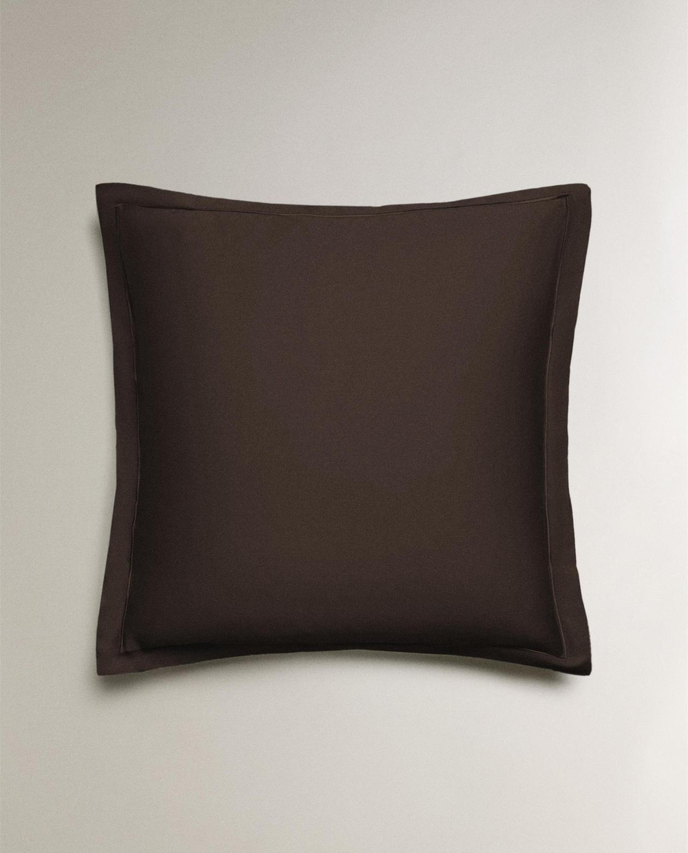 Zara Home - Атласная наволочка с подолом (300 нитей) 80x80 см