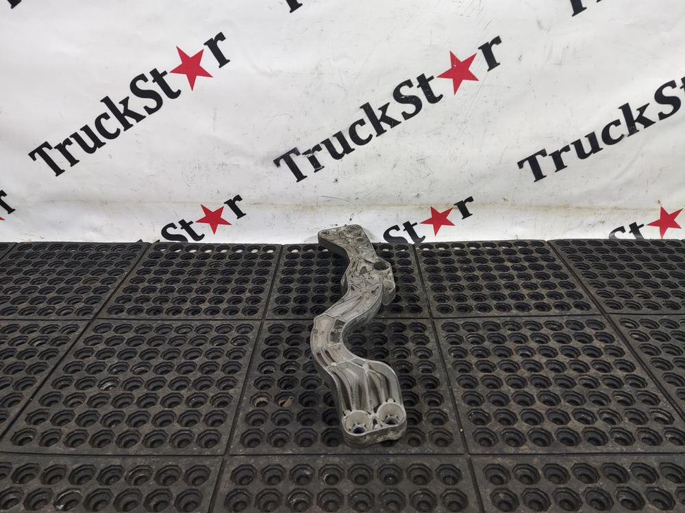 Кронштейн переднего бампера левый 2023г.