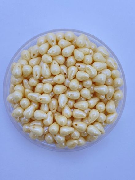 Side Drill Tear Drop 4 x 6 mm Chalk White Champagne Luster 14413