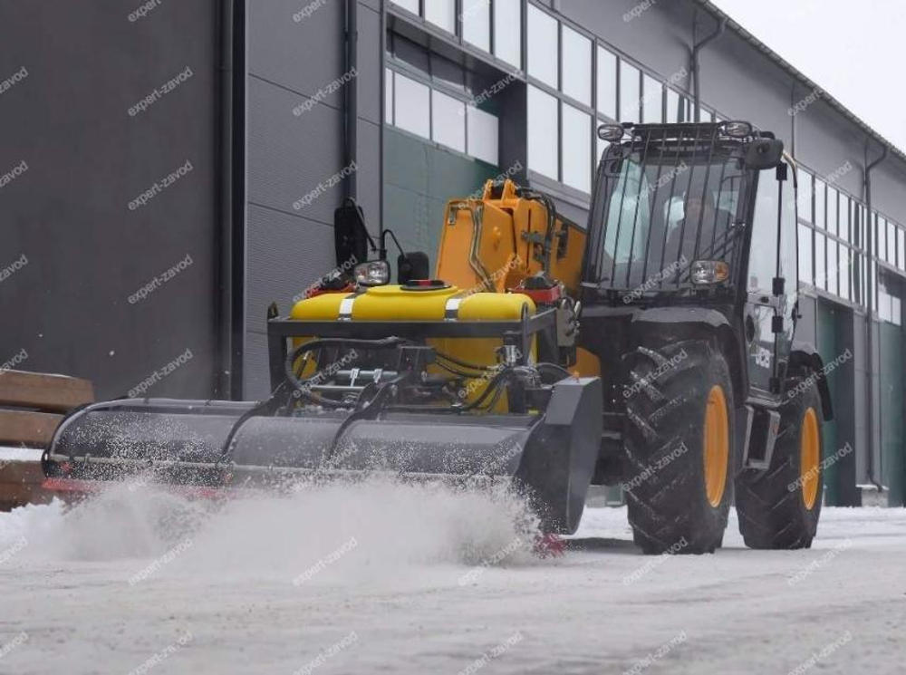 Щётка с баком на Телескопический погрузчик New Holland