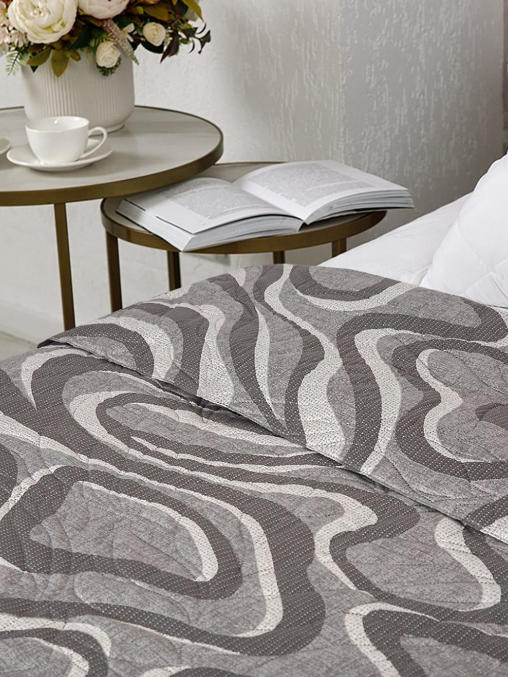 Покрывало на кровать, стеганое, поплин с размерами 215х220