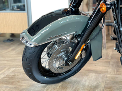 Heritage 114 Softail Harley-Davidson 2021 Vivid Black Deadwood Green / Vivid Black