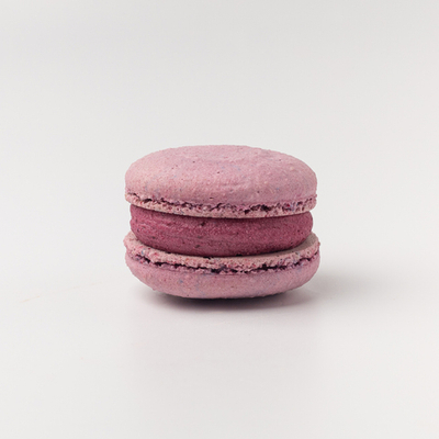 Макаронс "Черная смородина"