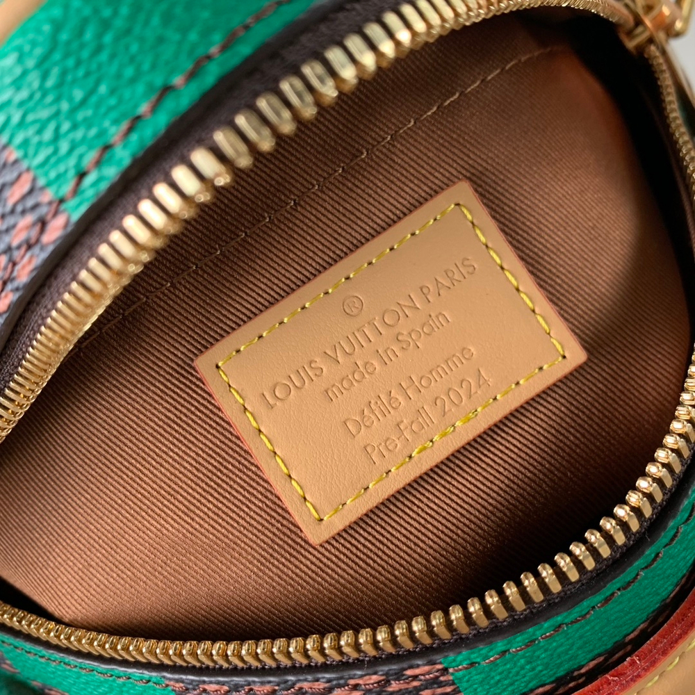 Louis Vuitton Chess Messenger