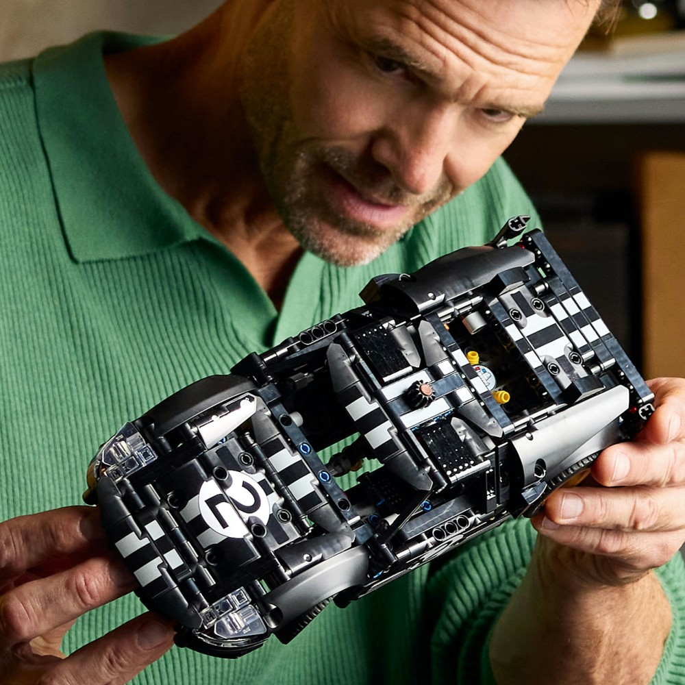 Конструктор LEGO Technic 42223 Гоночный автомобиль Ford GT40 MKII 1966 года — фото 4