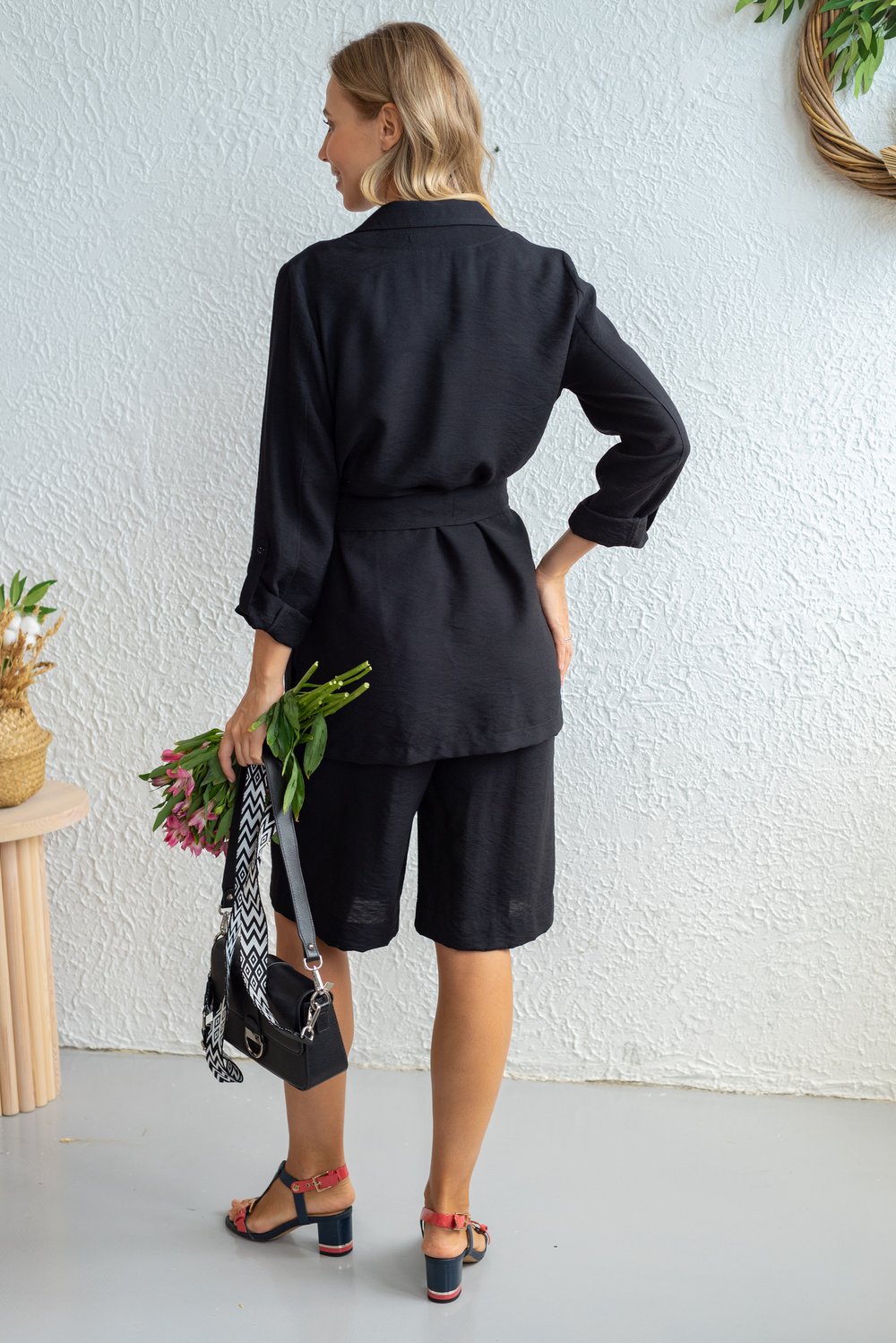 Костюм черный жакет и бермуды