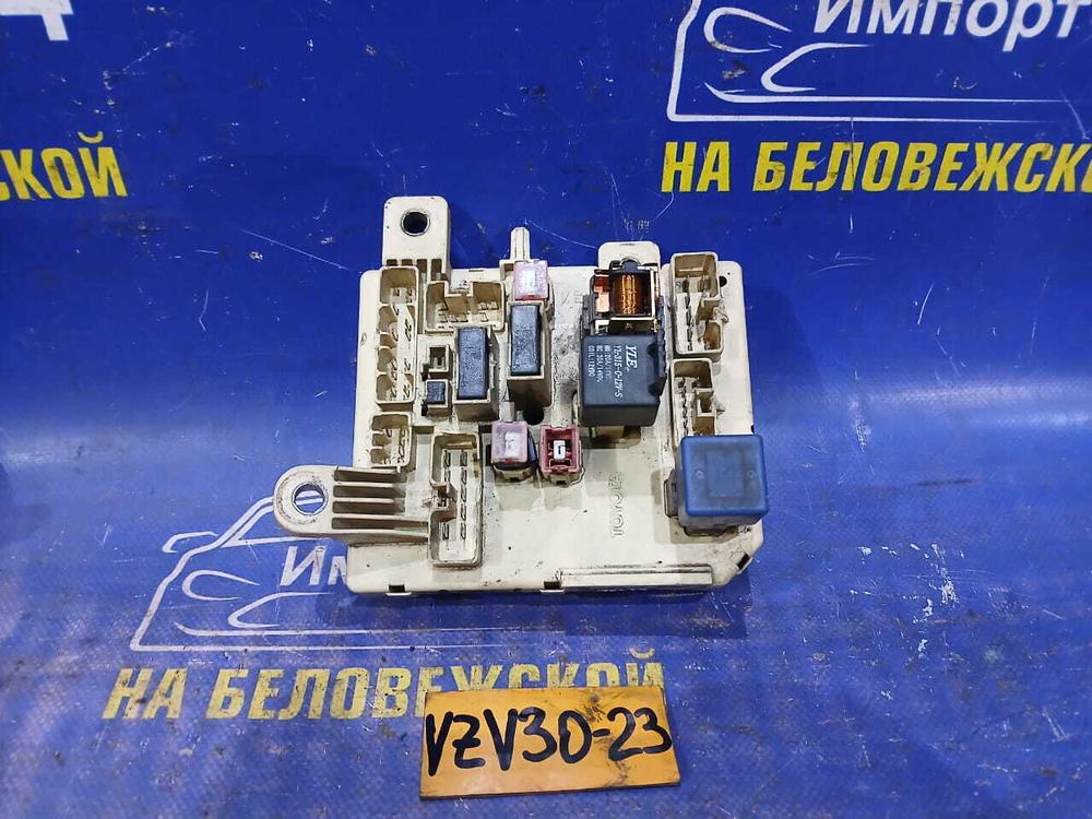 Блок предохранителей салонный TOYOTA CAMRY PROMINENT 1991