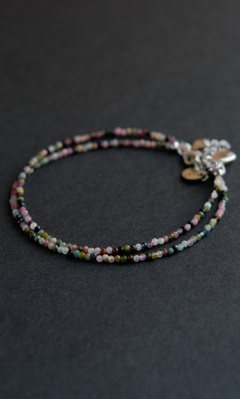 Чокер "Memo about Health" из цветного турмалина, с подвесом из солнечного камня 35 см