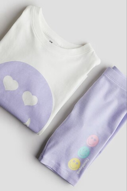 H&M Комплект из футболки и шорт, светло-фиолетовый