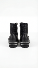 Ботинки с заклепками