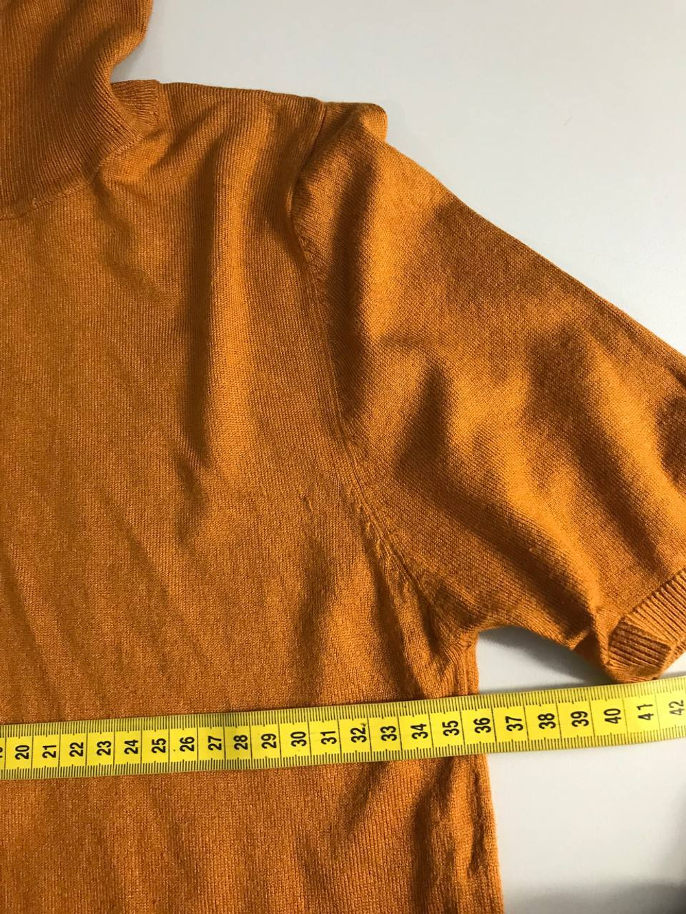 Джемпер Mango модного оттенка, маркировка S, визуально на 44 размер