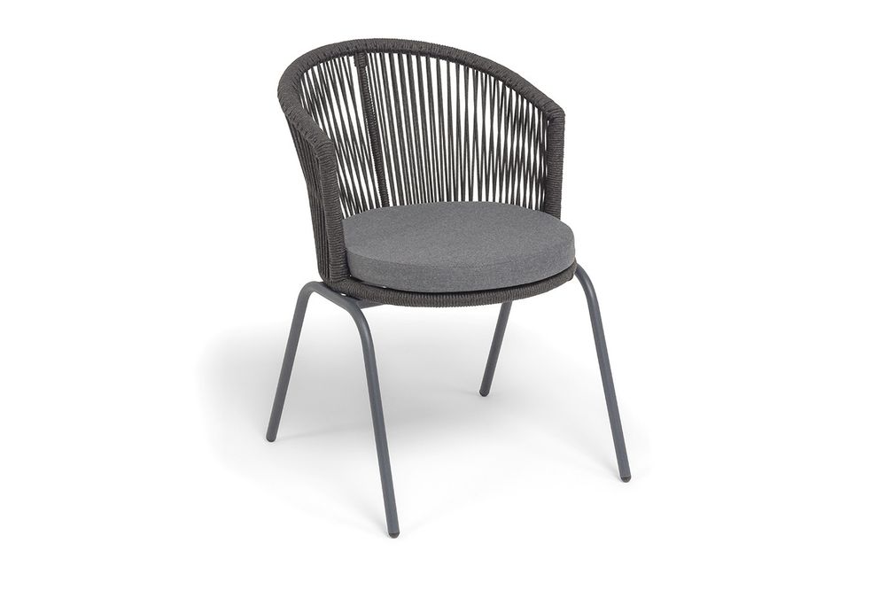 "Люксембург" стул плетеный из роупа, каркас из стали темно-серый (RAL7024) муар, роуп темно-серый круглый, ткань темно-серая 027