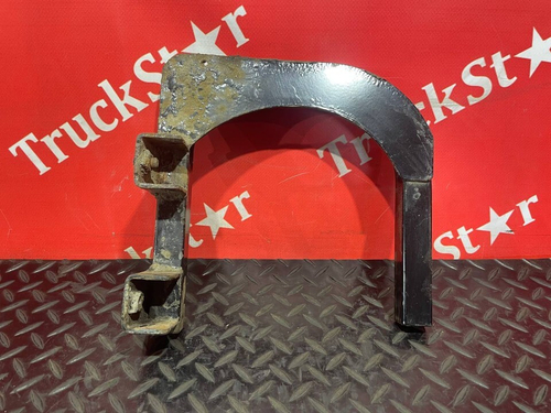 Кронштейн крыла передний левый