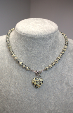 Чокер-колье из далматиновой яшмы «Далматиновое Сердце»