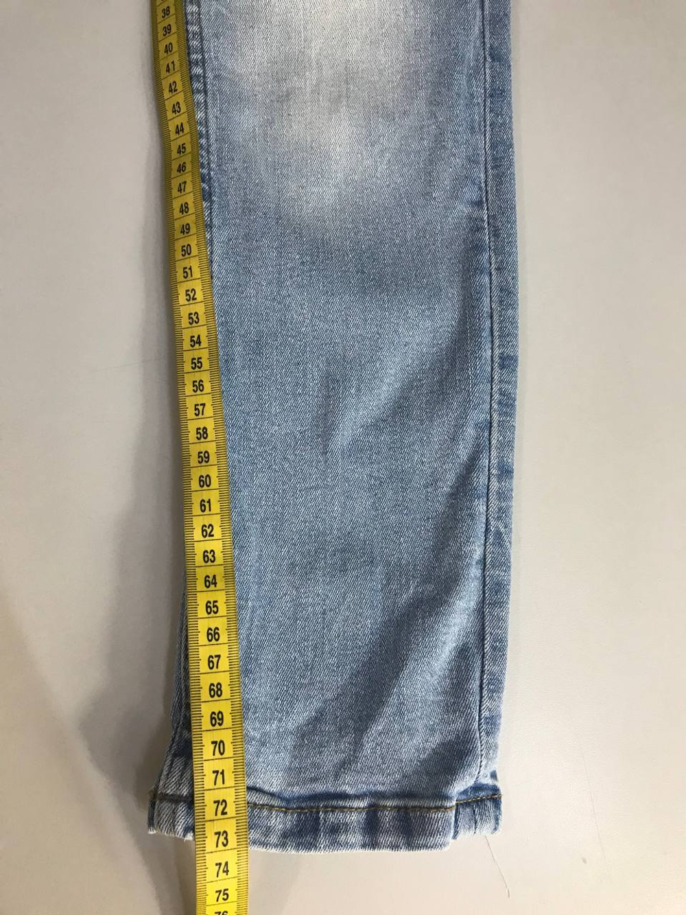 Джинсы светлого цвета, маркировка 29, визуально 44/46 размер