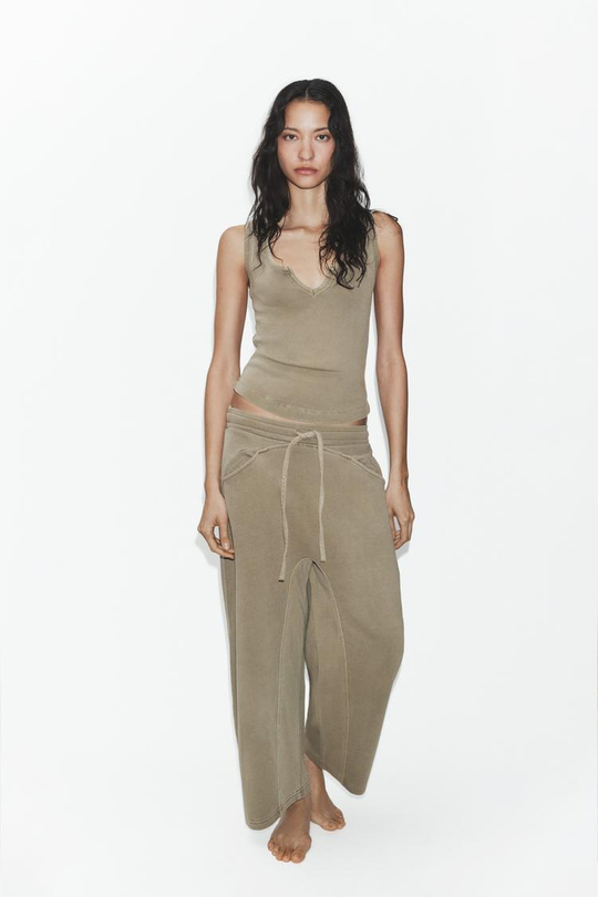 ZARA БРЮКИ ИЗ МЯГКОЙ ТКАНИ С ЭФФЕКТОМ ПОТЕРТОСТИ, ТЕМНО-БЕЖЕВЫЙ