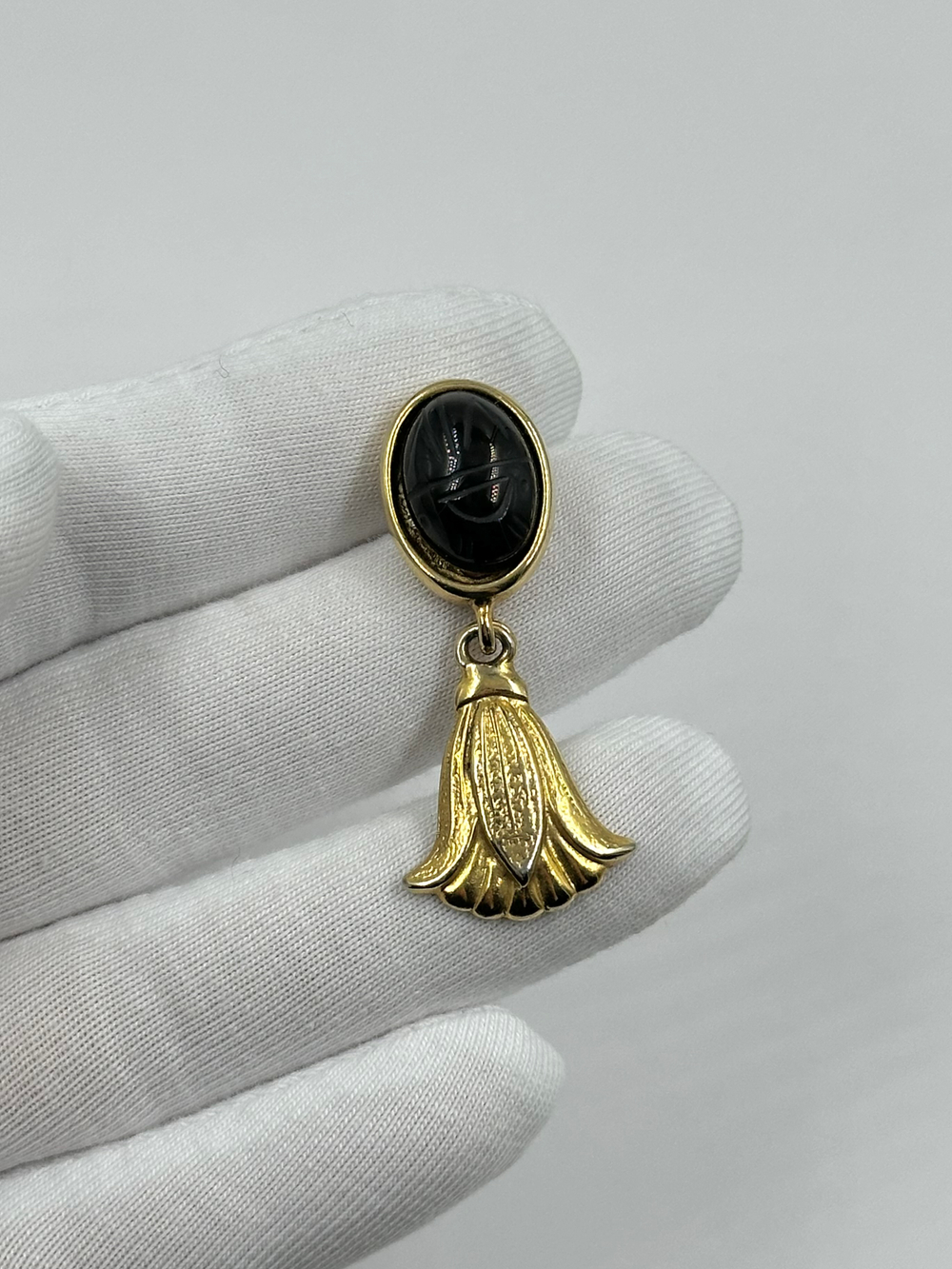 Моносерьга со скарабеем