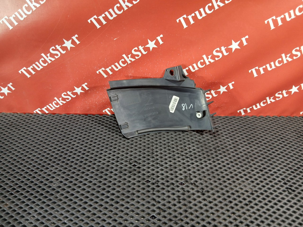 Накладка лобового стекла левая