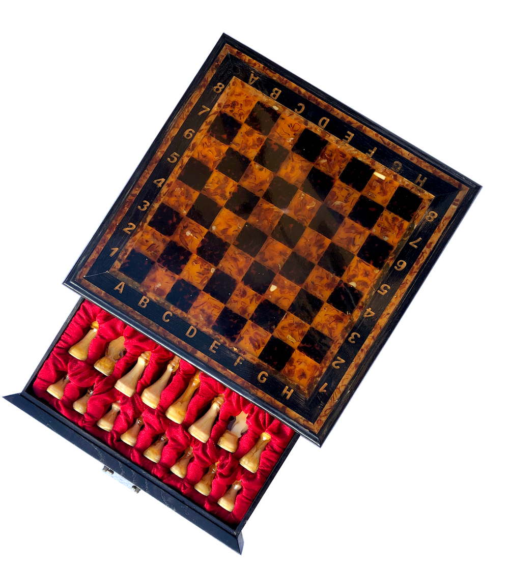 Ларец 39*39*7,5 см (дуб) с шахматами средний