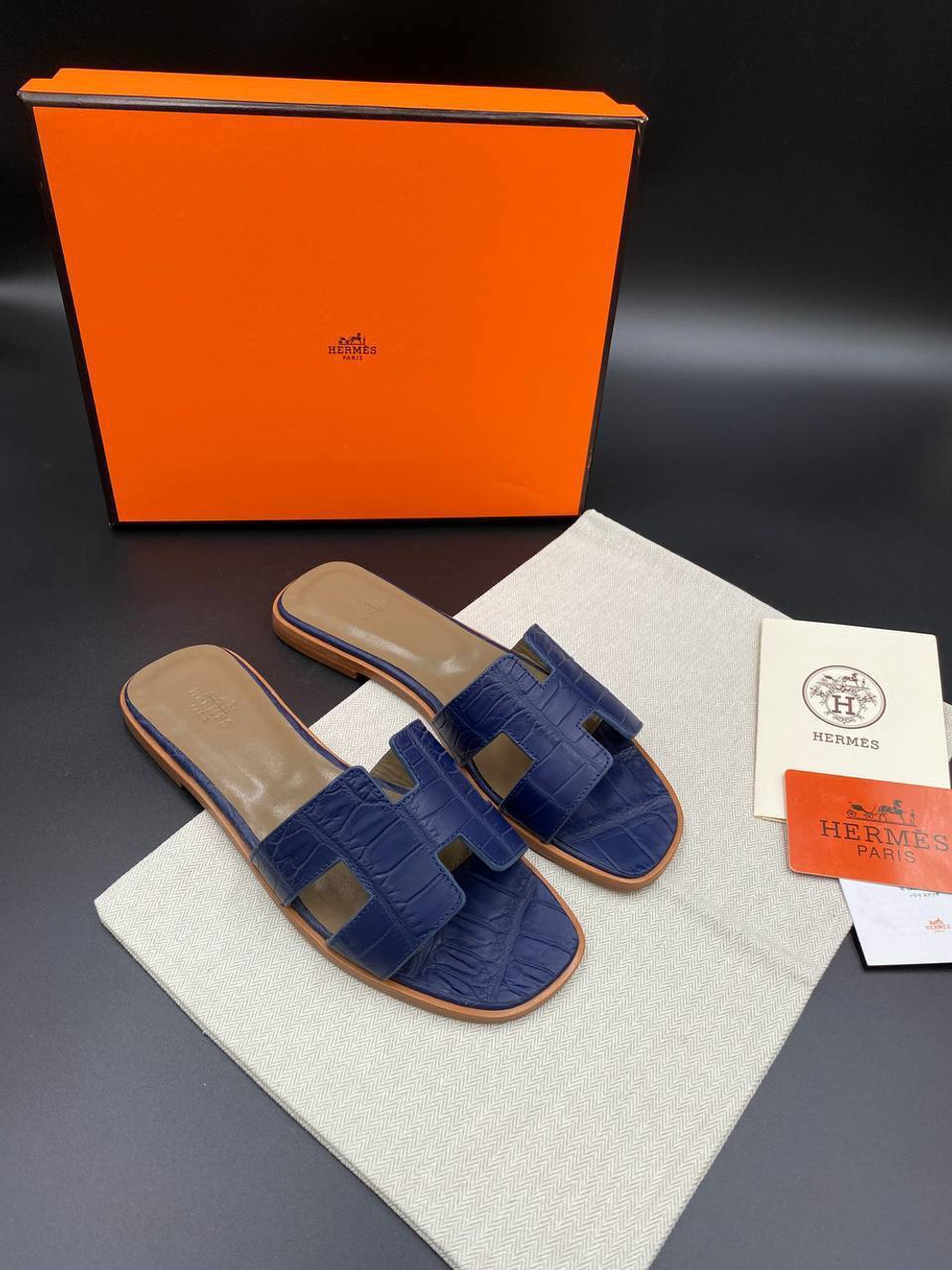 Шлепанцы Hermes из кожи крокодила