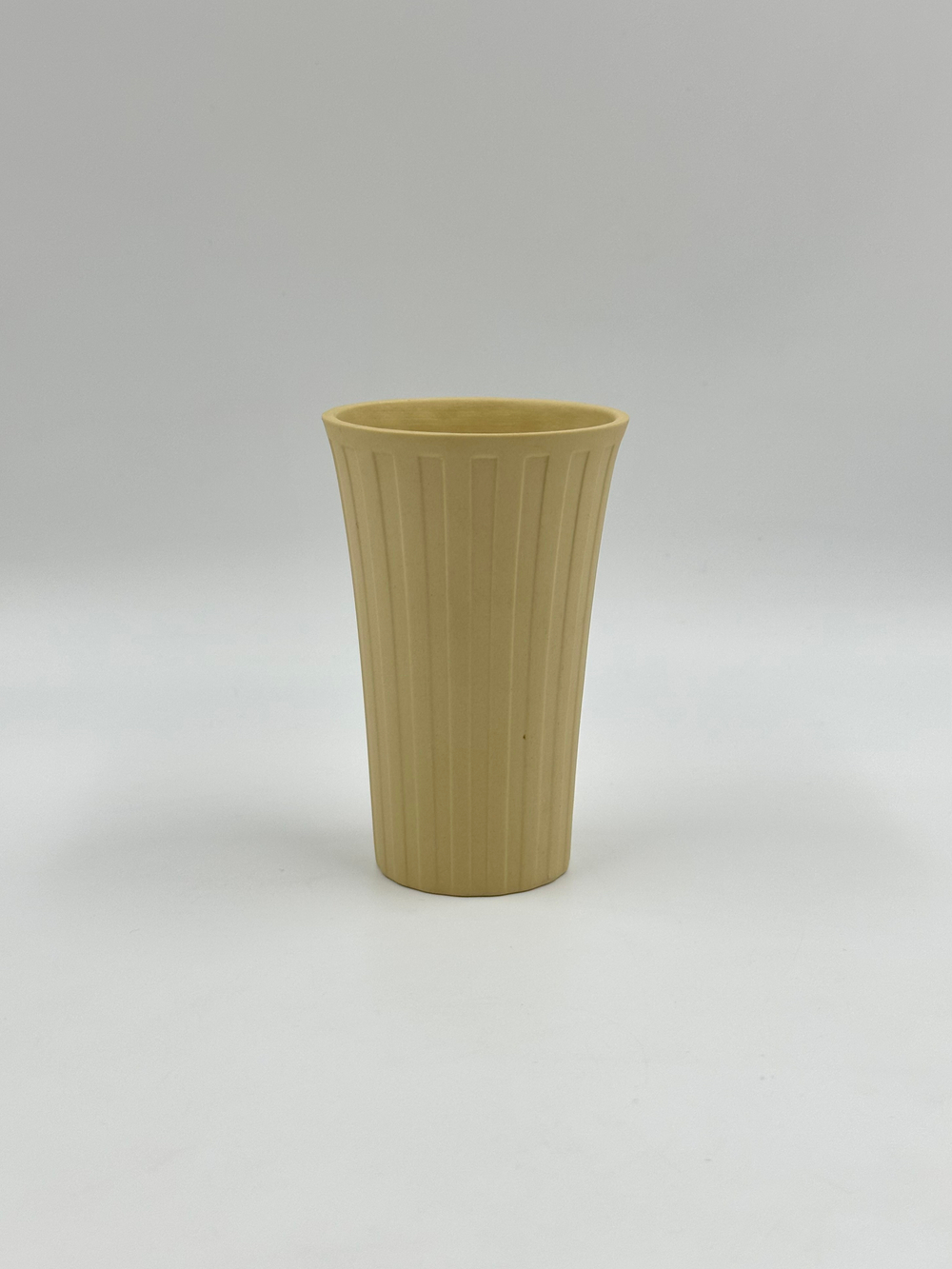 Ваза жёлтая Wedgwood