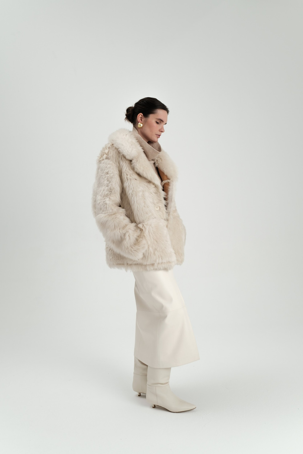 Двусторонняя бежевая шуба-дублёнка